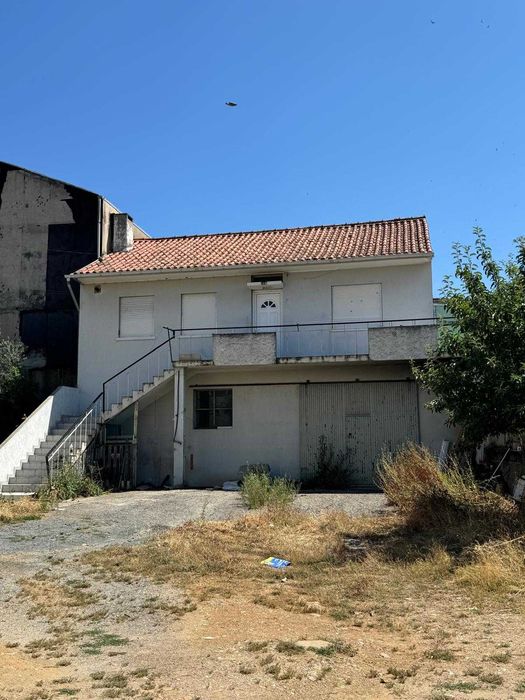 Moradia Independente T3 Centro Macedo de Cavaleiros com Logradouro