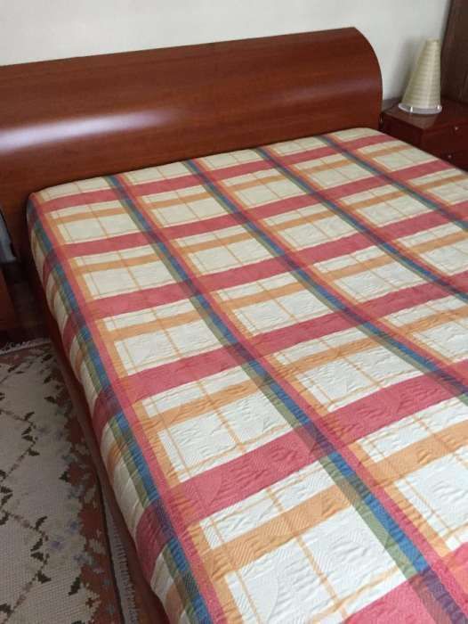 Cama de casal em cerejeira maciça