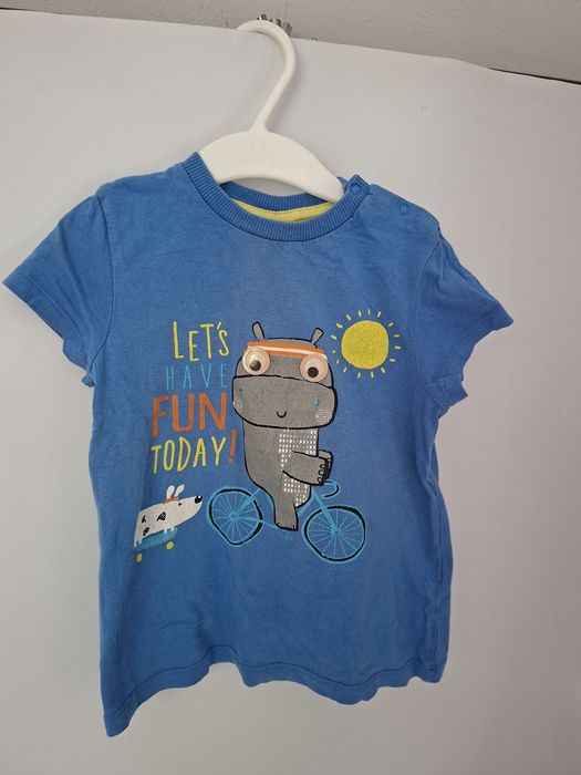 SoCute T-shirt chłopięcy rozmiar 98
T-shirt chłopięcy 
rozmiar 98
Stan bardzo dobry 
Długość 38 cm 
Paszki 30 x 2 cm