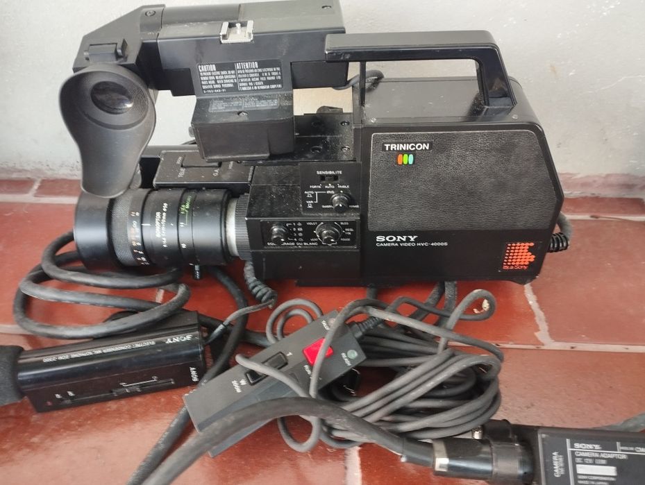 Vendo+C%C3%A2mara+de+v%C3%ADdeo+Sony+Trinicon+HVC-4000P64585158935171120