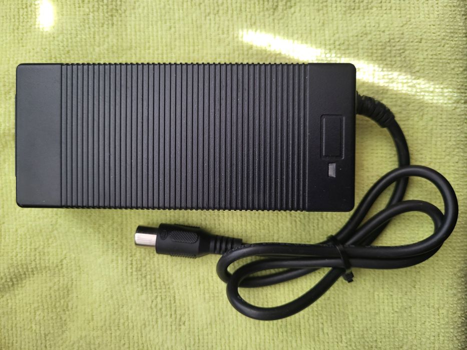 Nowy zasilacz do akumulatorów żelowych itd 42V + kabel / Gwarancja