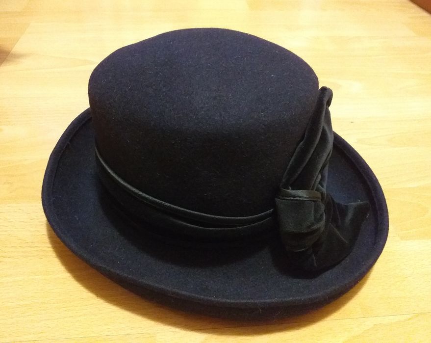 Damski elegancki kapelusz granatowy POLKAP