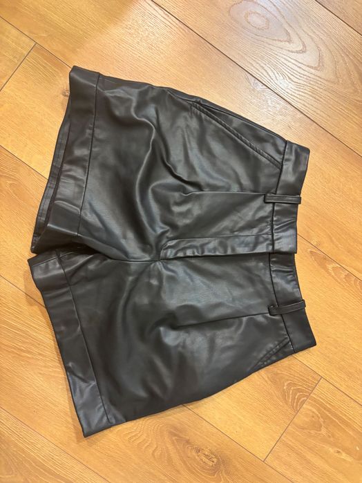 Zara - spodenki czarne skórzane rozm. XS