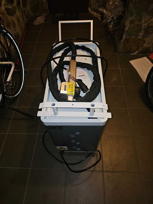 Sprzedam laser czyszczący pulsacyjny 300w.