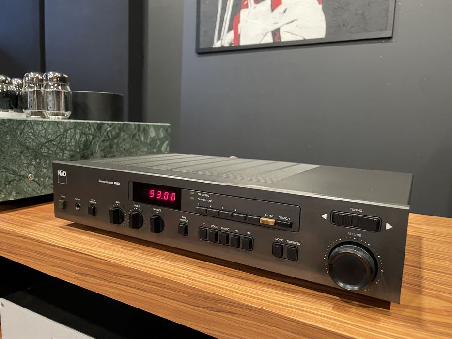 NAD 7020i - amplituner stereo