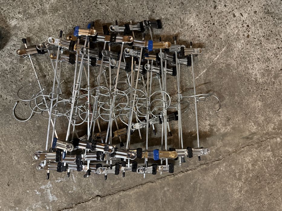 Вішаки,гусаки,флейти,кріплення