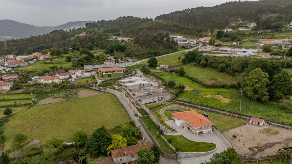 Moradia T3+1 Térrea  Luxo Povoa de Lanhoso