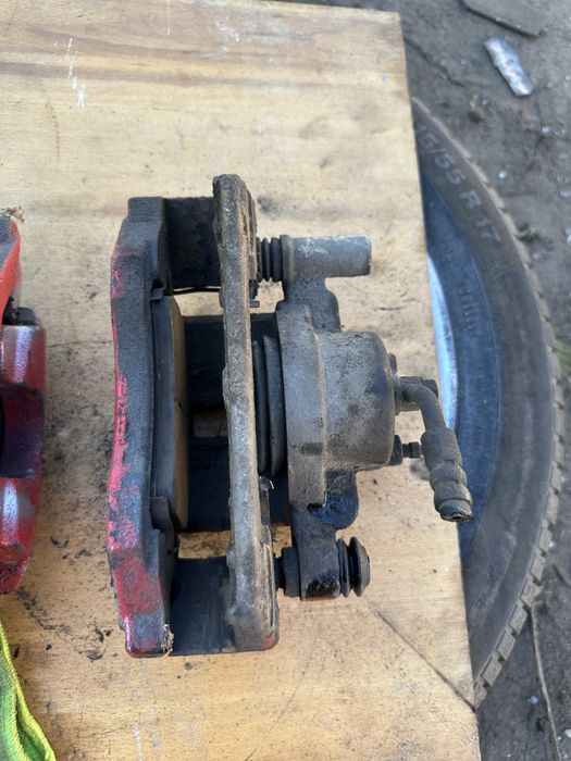 Супорт передний левый правый мазда 3 5 6