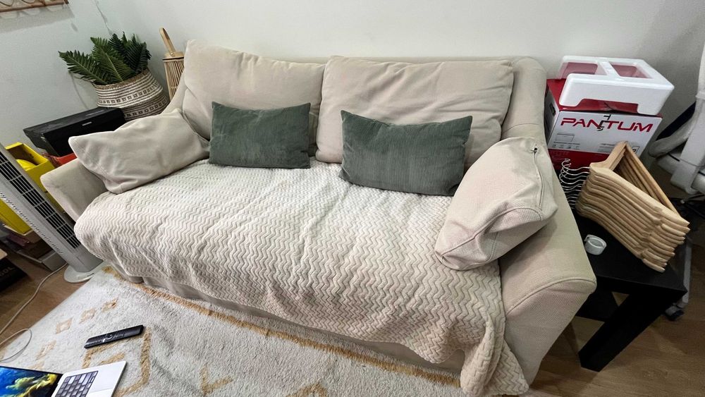 Sofá creme de 2 lugares