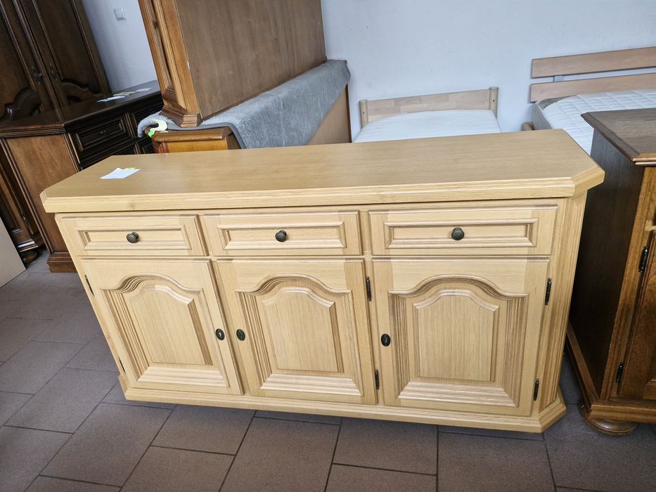 Komoda 3-drzwiowa jasna dł. 152 cm wys. 81 cm gł. 42 cm stan bdb
