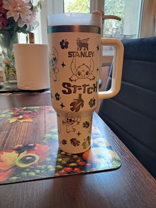 Kubek terniczny firmy STANLEY o pojemnosci 1,18l.