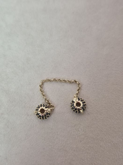 Złoty łańcuszek zabezpieczający typu Pandora czarne cyrkonie p. 585