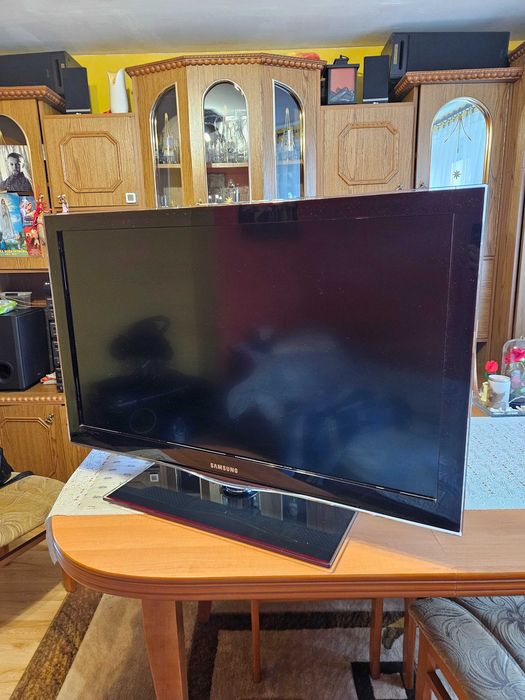 Telewizor Samsung 37" FullHD 4xHDMI 2x USB z podstawką + pilot - stan dobry