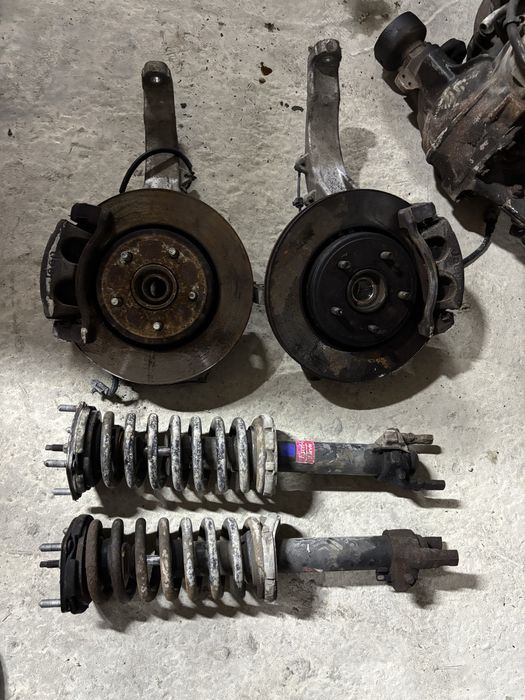 Цапфа амортизатор Jeep Grandcherokee wk1 3.0 crd полуось ступица