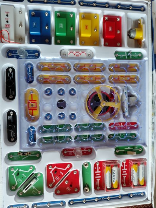 Знаток електронний конструктор