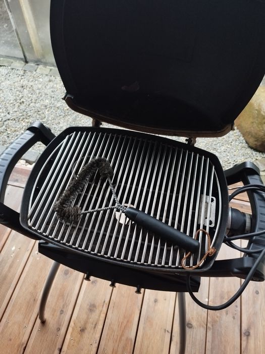 Grill elektryczny WEBER Q140