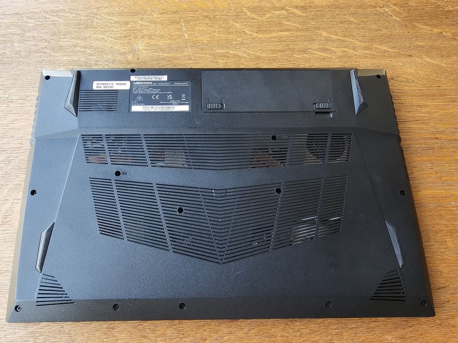 Medion ERAZER Defender E15 17.3 RTX3050ti Ryzen 7 5800H