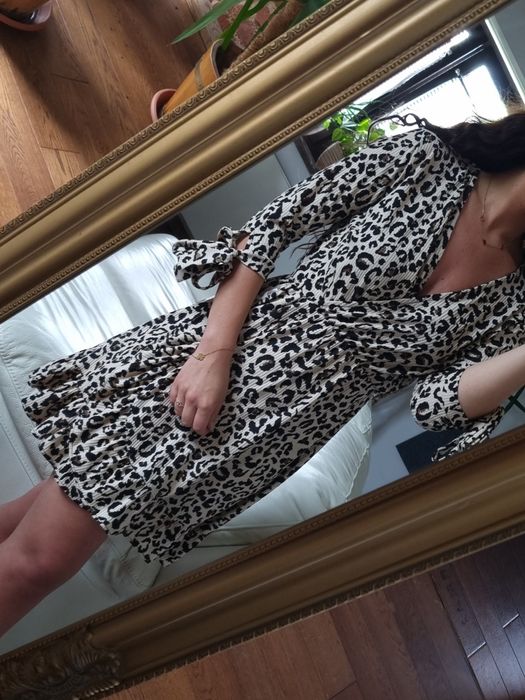 Beżowa sukienka w panterkę z dekoltem V r. S/M