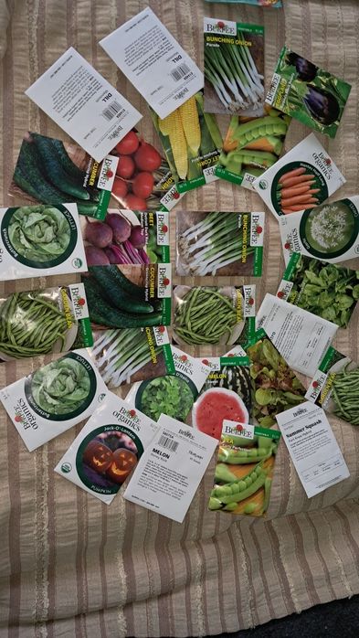 Салат,перець солодкий,,спаржа,редиска,кавун,диня,буряк все з Америки