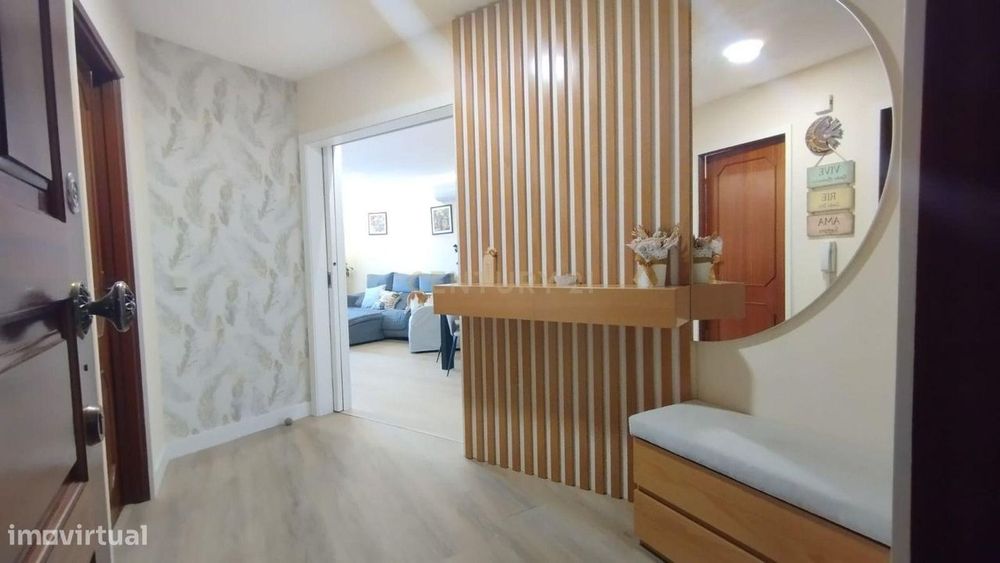 Apartamento T3 em muito bom estado com box, Valbom