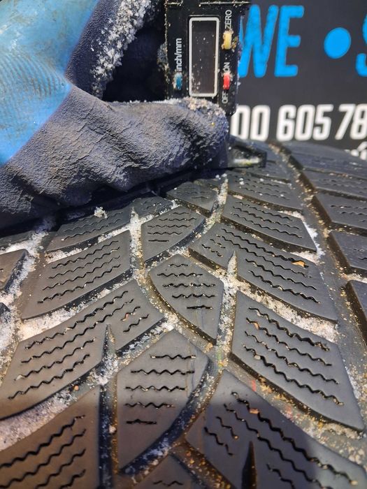1x 235/45 R18 Goodyear UltraGrip Performance