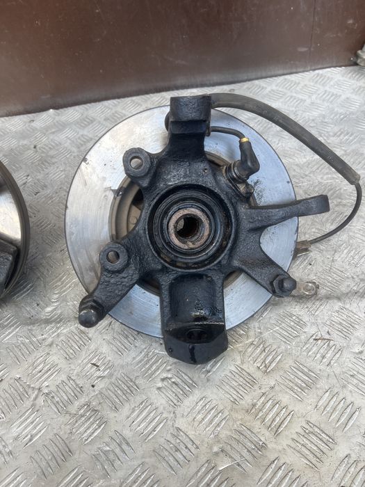 Цапфа кулак 2.4 бензин Ниссан террано 2 nissan terrano год 03