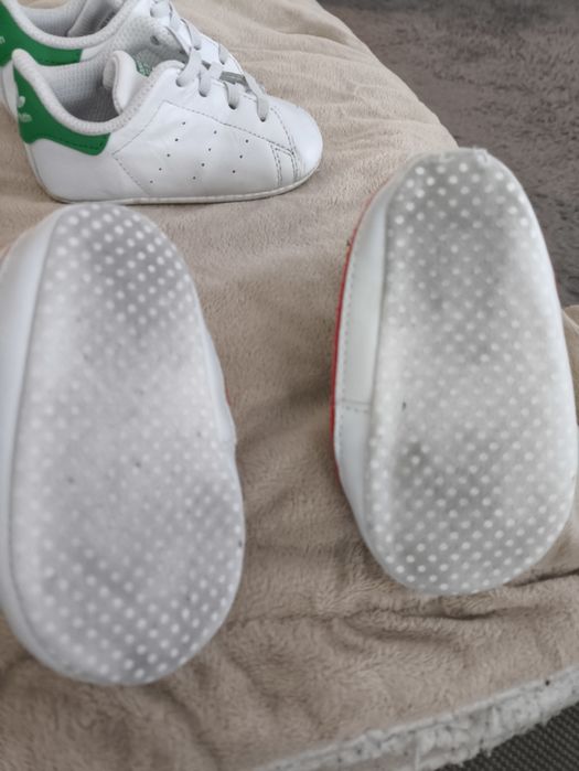 2 pares de sapatilhas para bebe