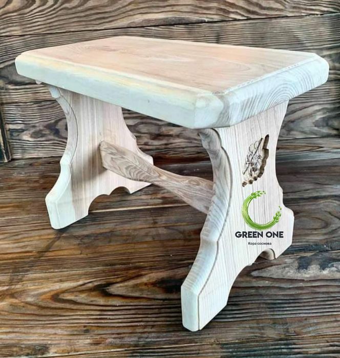 Стілець дубовий з тризубом 26 см