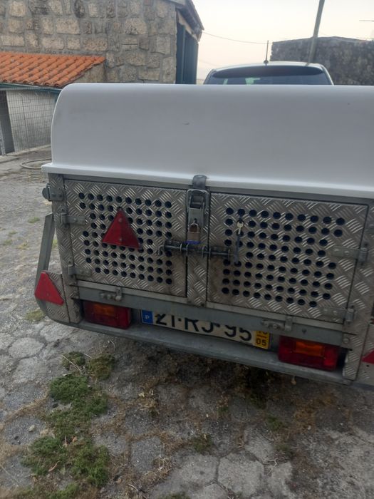 Atrelado para cães de caça marca luis Figueiredo/ Lecy Trailer  todo