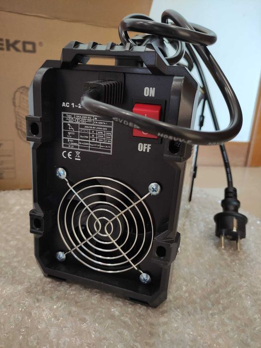 DEKO Maquina de Soldar 250A Portátil 220V NOVA