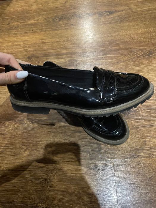 Нові лакові лофери 39 розмір