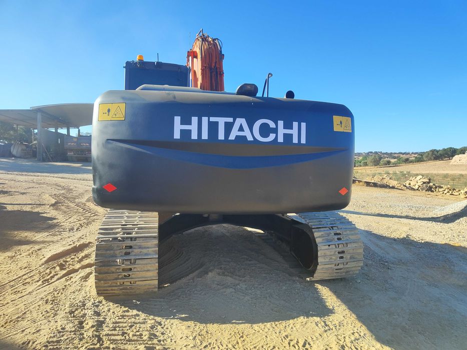 Escavadoura Hitachi 210LC