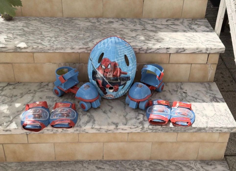 Patins + proteção + Capacete Tam. 22 ao 29 do Spiders Men