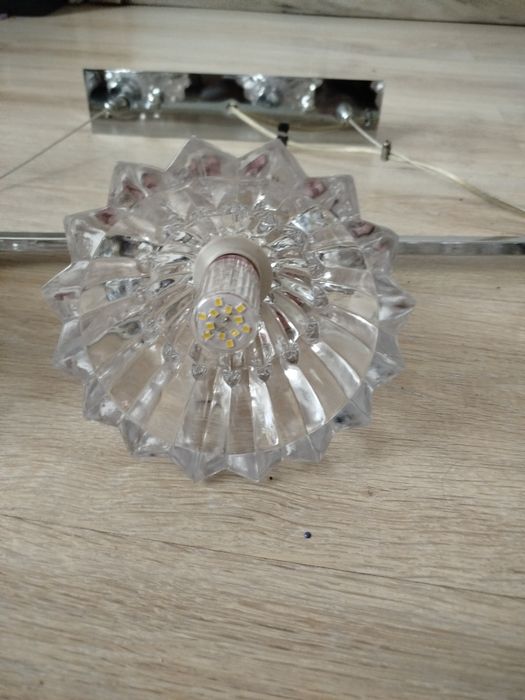 Lampa sufitowa z żarówkami energooszczednymi