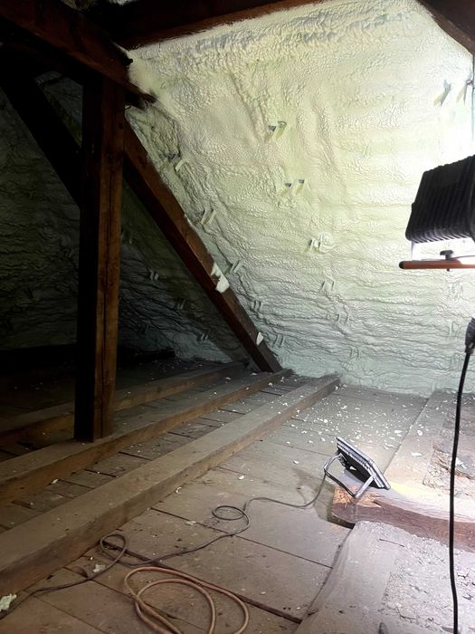 Ocieplanie pianą PUR, izolacje natryskowe, poddasza, pianowanie pianka