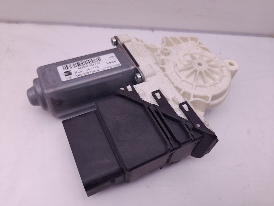Motor vidro trás direito SEAT Leon (1P1)