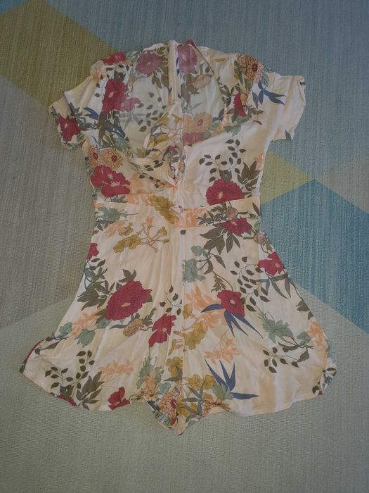 Macacão Floral Beje