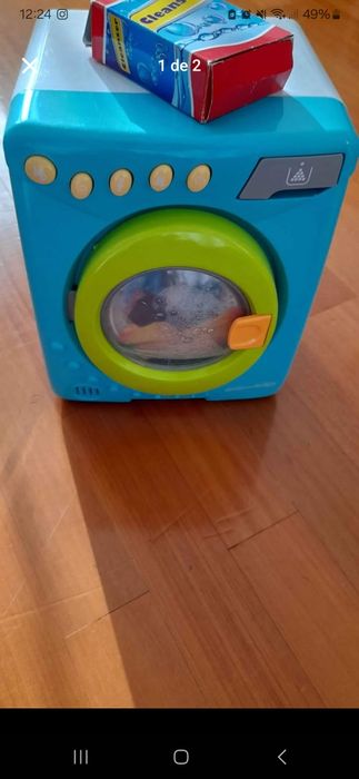 Maquina de lavar roupa e tabua de engomar