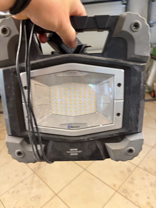 Lampa led na baterie z podstawka
