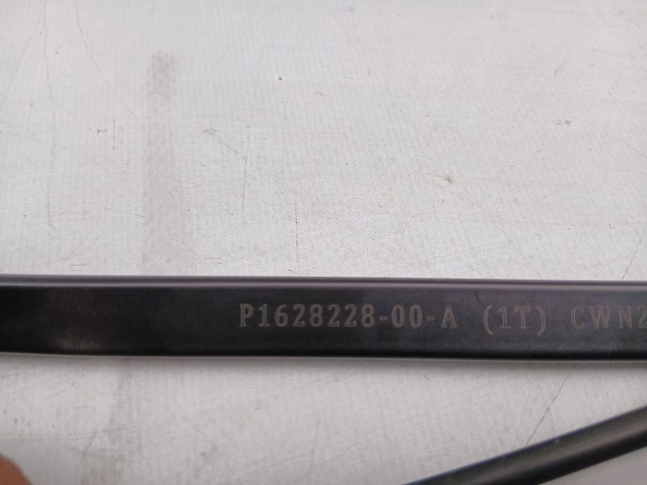 Haste / braço de escova limpa vidros frente direita TESLA Model Y (5YJ