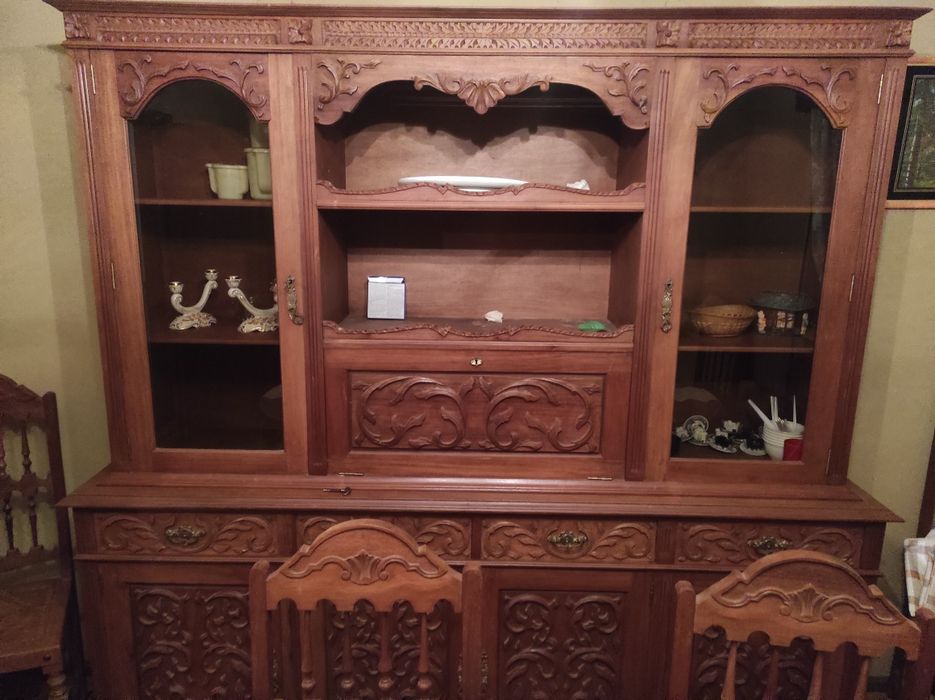 Vendo móvel e mesa de sala antigo