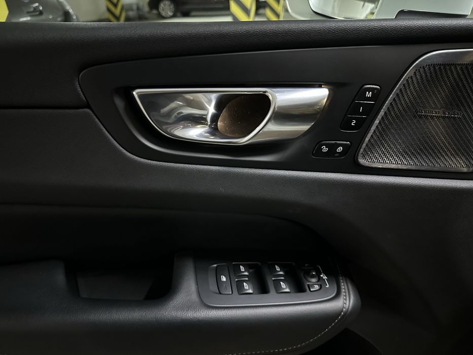 Volvo XC60 2022 Официальный