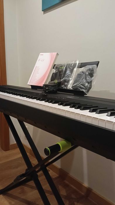 Piano Digital Yamaha P45 (Como Novo)