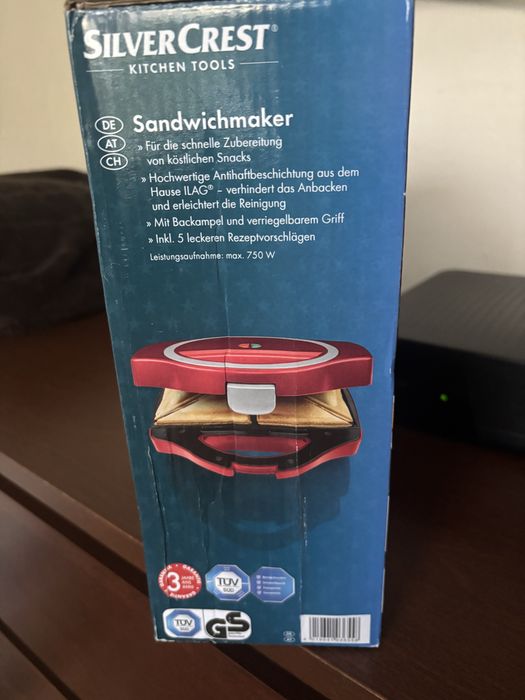 Opiekscz do kanapek Czerwony  750W