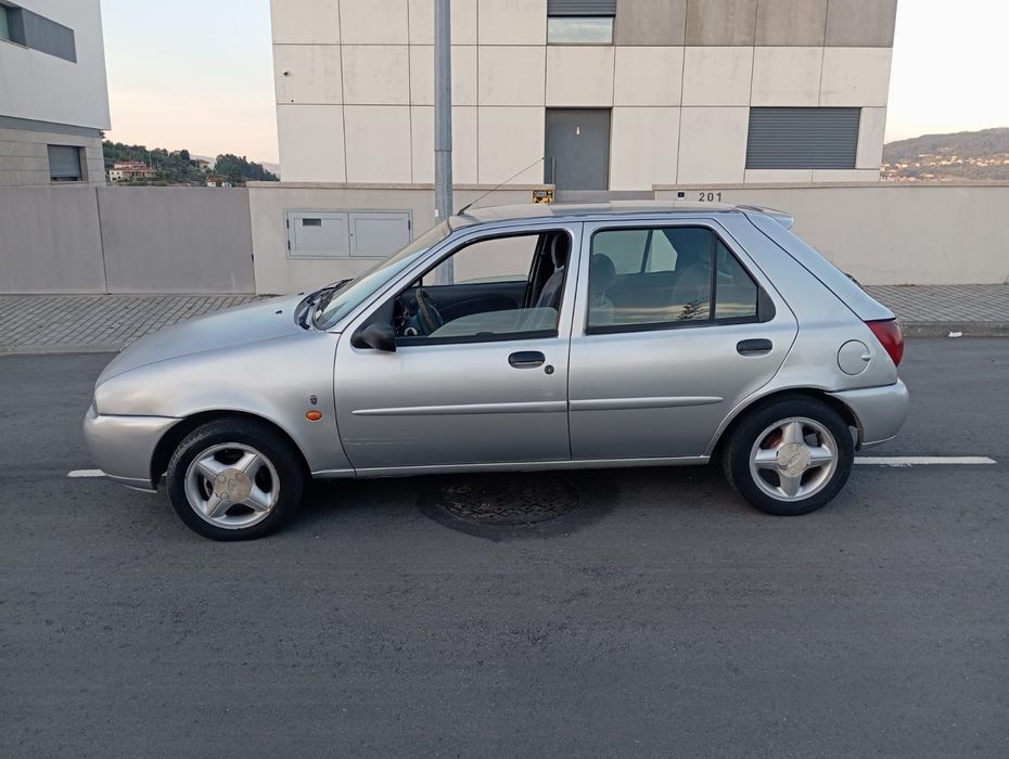 Ford fiesta 1.25 gasolina com direcao assistida