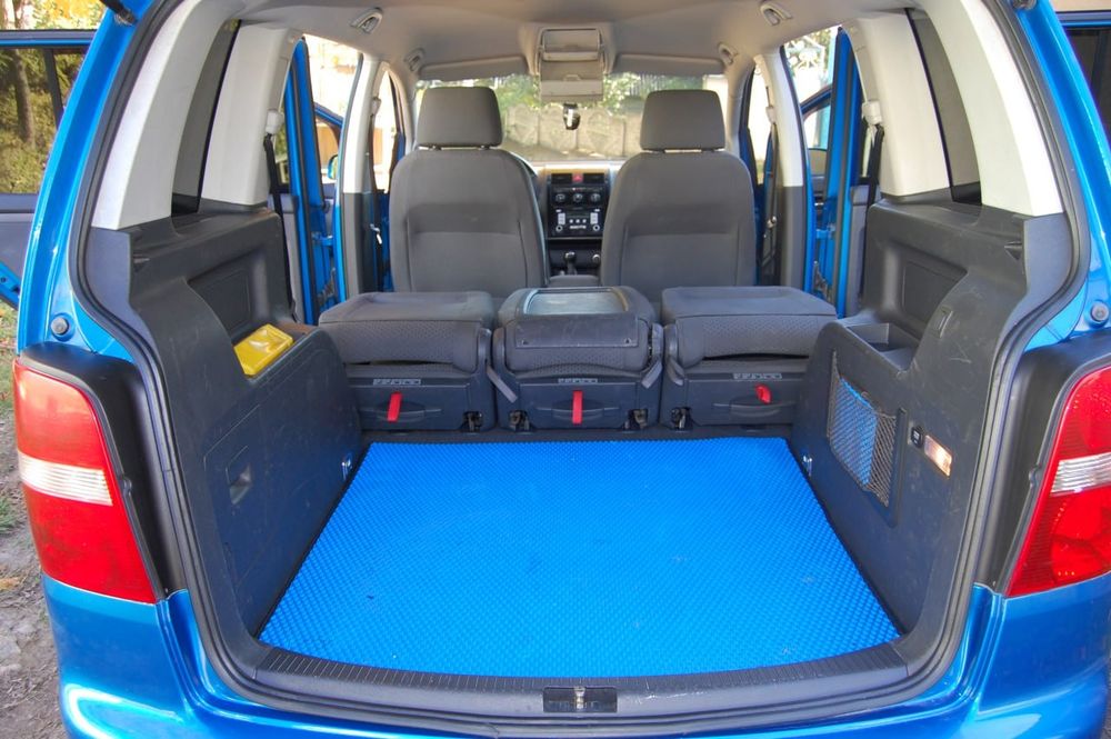 Volkswagen Touran 1.6 FSI Гарний стан 6-ступка
