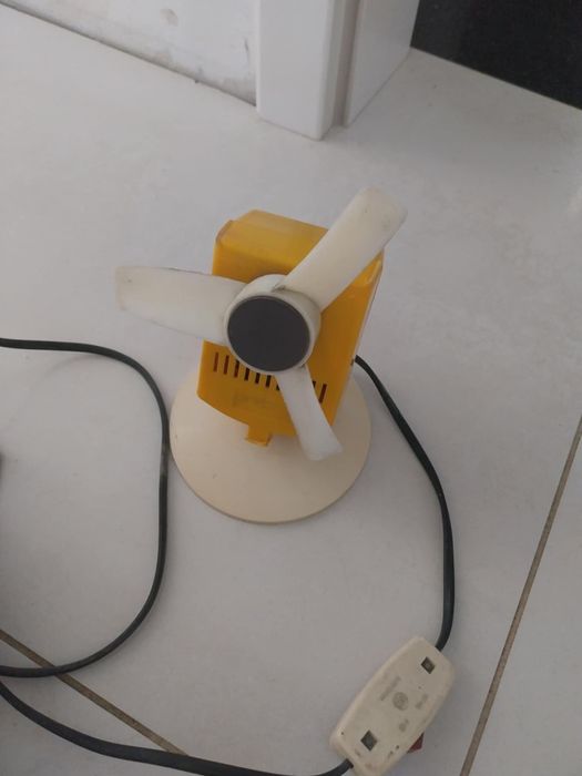 Mały wentylator PRL działający