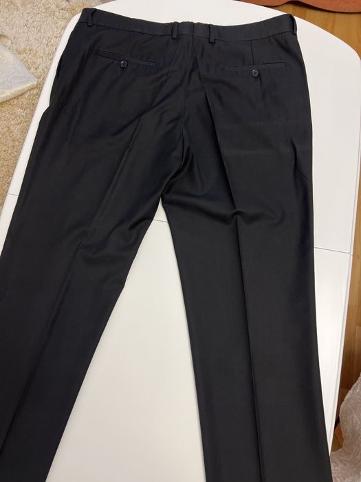 Мужской костюм черного цвета