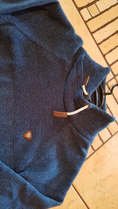 Elegancki sweter młodzieżowy r.s/m