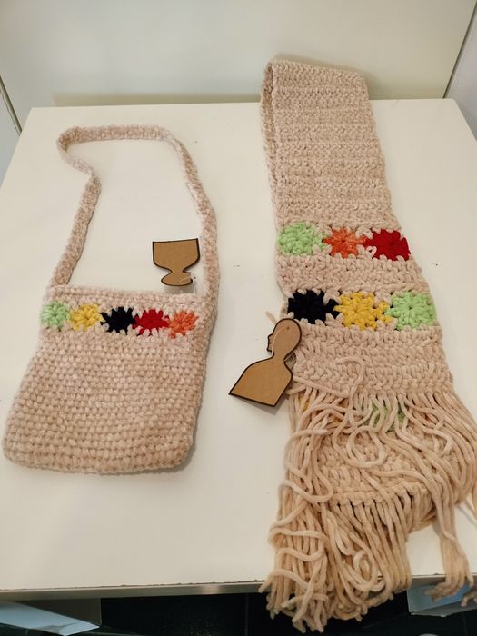 Conjunto cachecol e bolsa